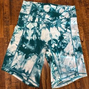 Balance Athletica Marine Blue Tie-Dye Rider Shorts - size Medium - Never Worn!